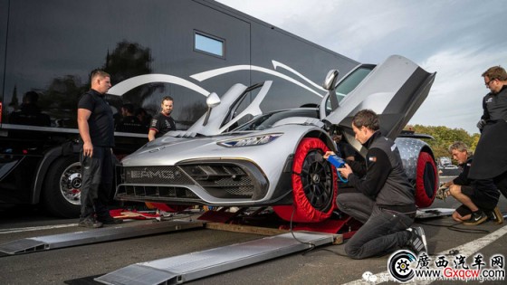 GT2 RSӛ÷ِ˹-AMG ONEɼ~a(chn)܇